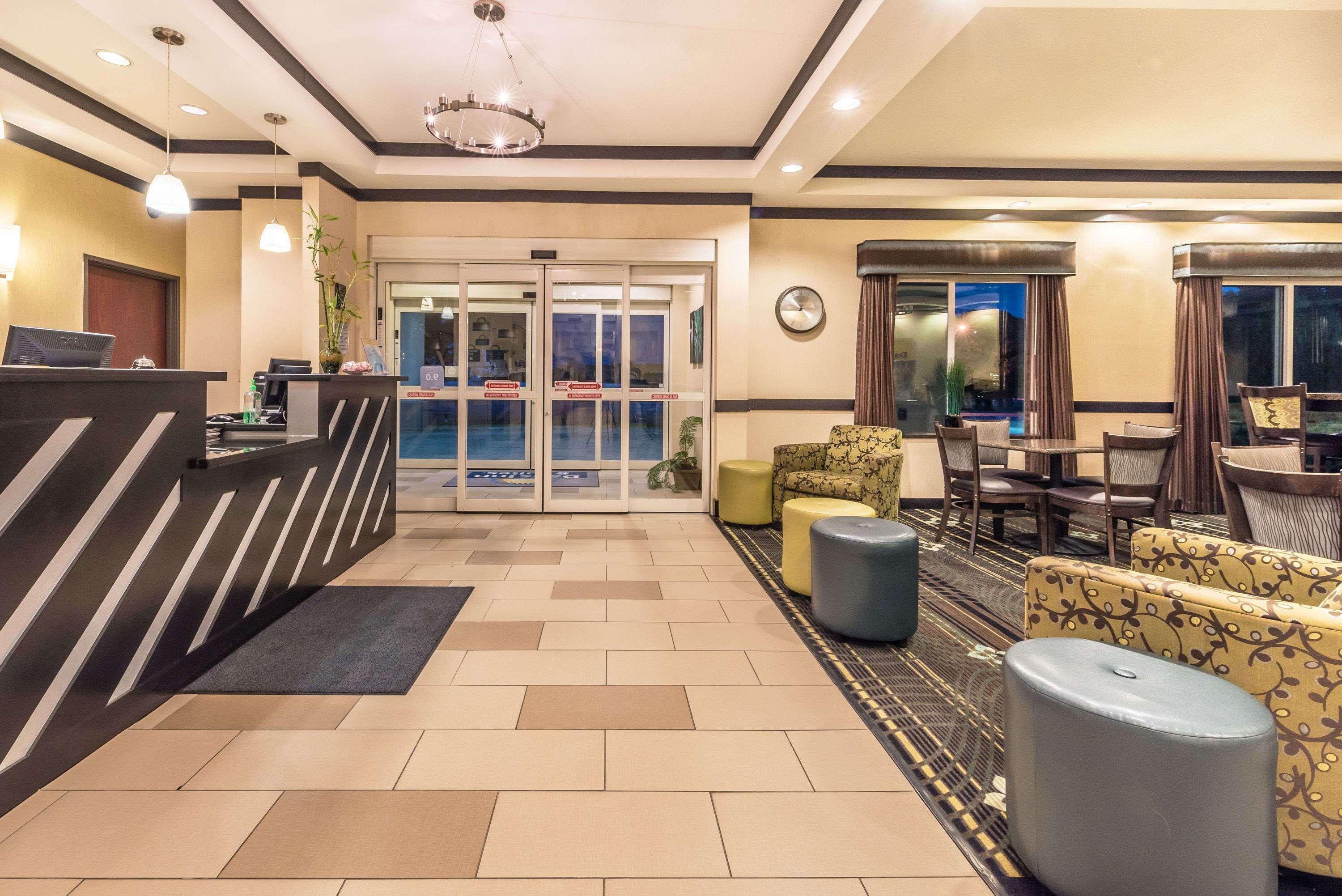 Days Inn & Suites By Wyndham Mineral Wells Exterior photo